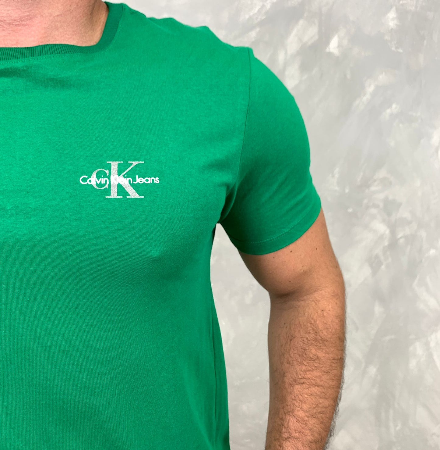 Camiseta Calvin Klein Manga Curta Verde Ref. 3992